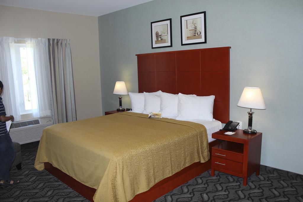 Quality Inn Саутхамптън Стая снимка