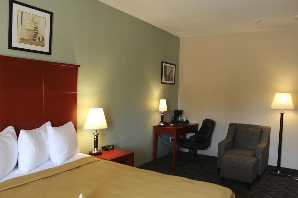 Quality Inn Саутхамптън Стая снимка